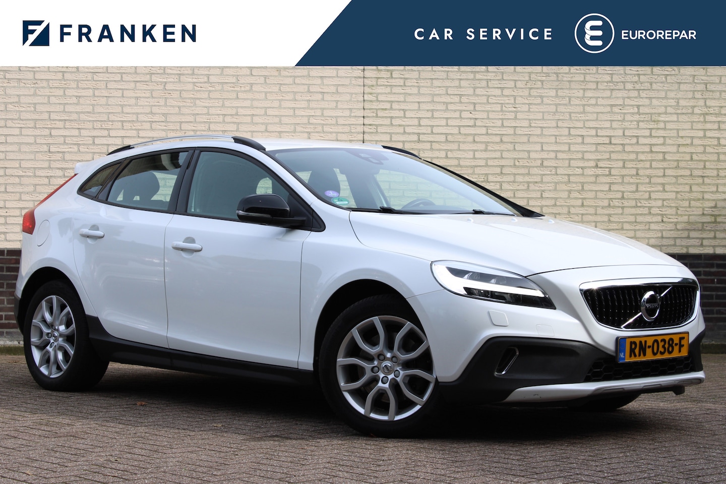 Volvo V40 Cross Country - 1.5 T3 Nordic+ | Trekhaak | Navigatie | Camera | Dealer onderhouden - AutoWereld.nl