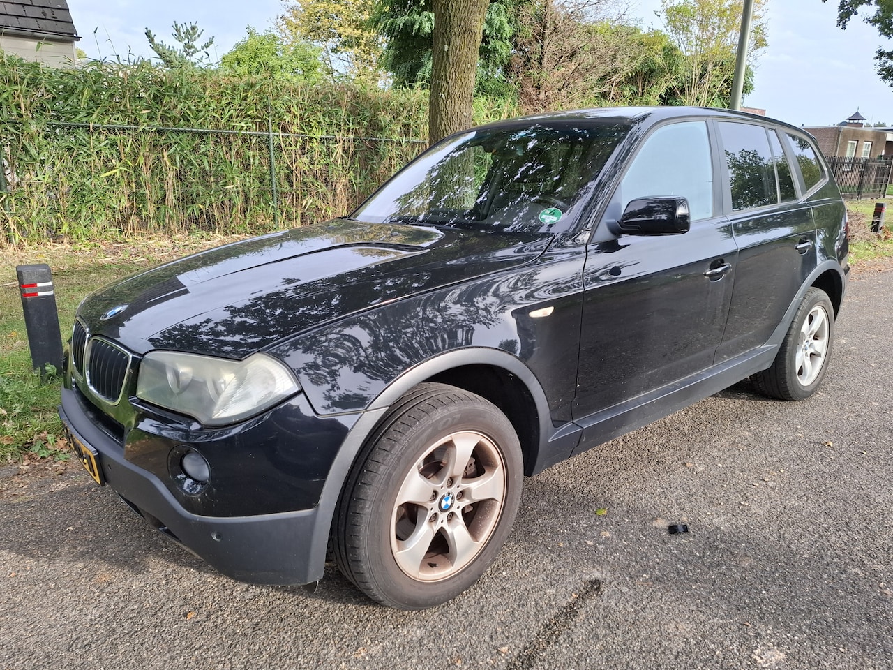 BMW X3 - 2.0i Executive | Leder | Climate Control | Trekhaak | Motor loopt onregelmatig! - AutoWereld.nl