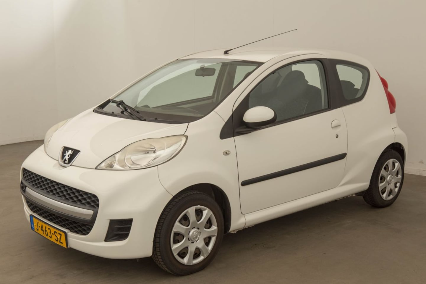 Peugeot 107 - 1.0-12V XR Airco - AutoWereld.nl