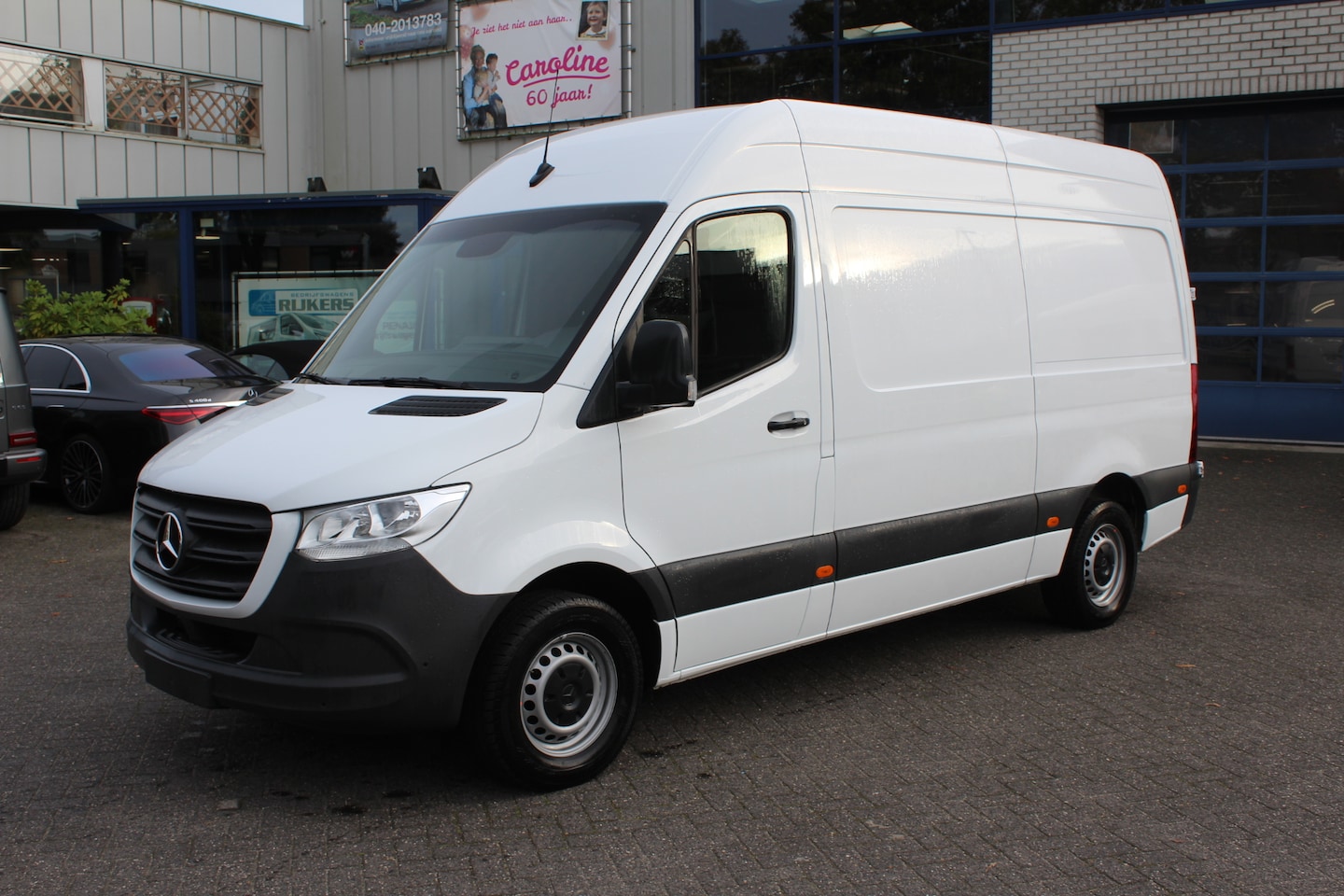 Mercedes-Benz Sprinter - 317 CDI L2H2 3500kg trekhaak, MBUX met parkeerpakket en camera - AutoWereld.nl