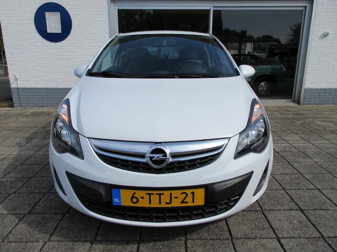 Opel Corsa - 1.2 16V BERLIN 3 DRS AIRCO 86PK - AutoWereld.nl