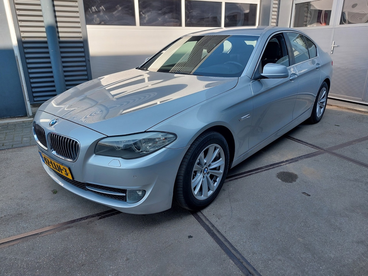 BMW 5-serie - 523i 6 cilinder Executive Automaat Nav LMV - AutoWereld.nl