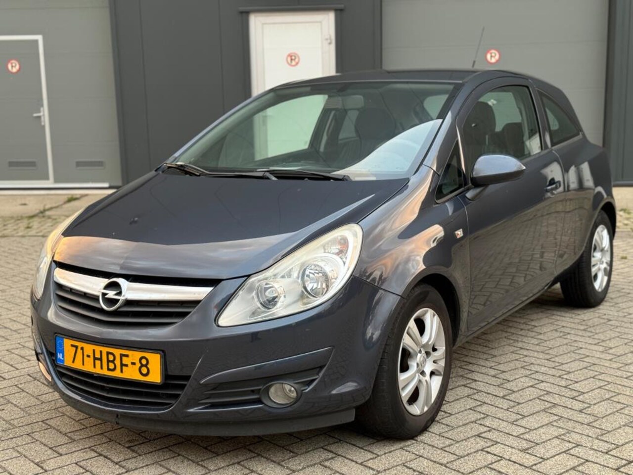 Opel Corsa - 1.4-16V Enjoy Airco Navi - AutoWereld.nl