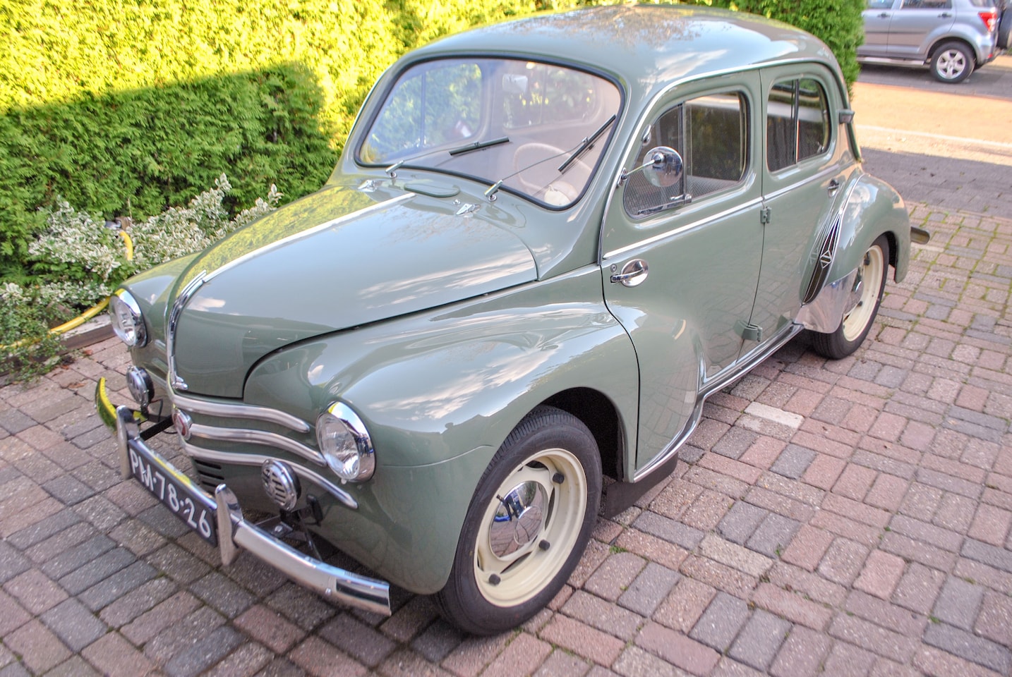 Renault 4 - CV 1954 Volledig gerestaureerd, alles nieuw! - AutoWereld.nl