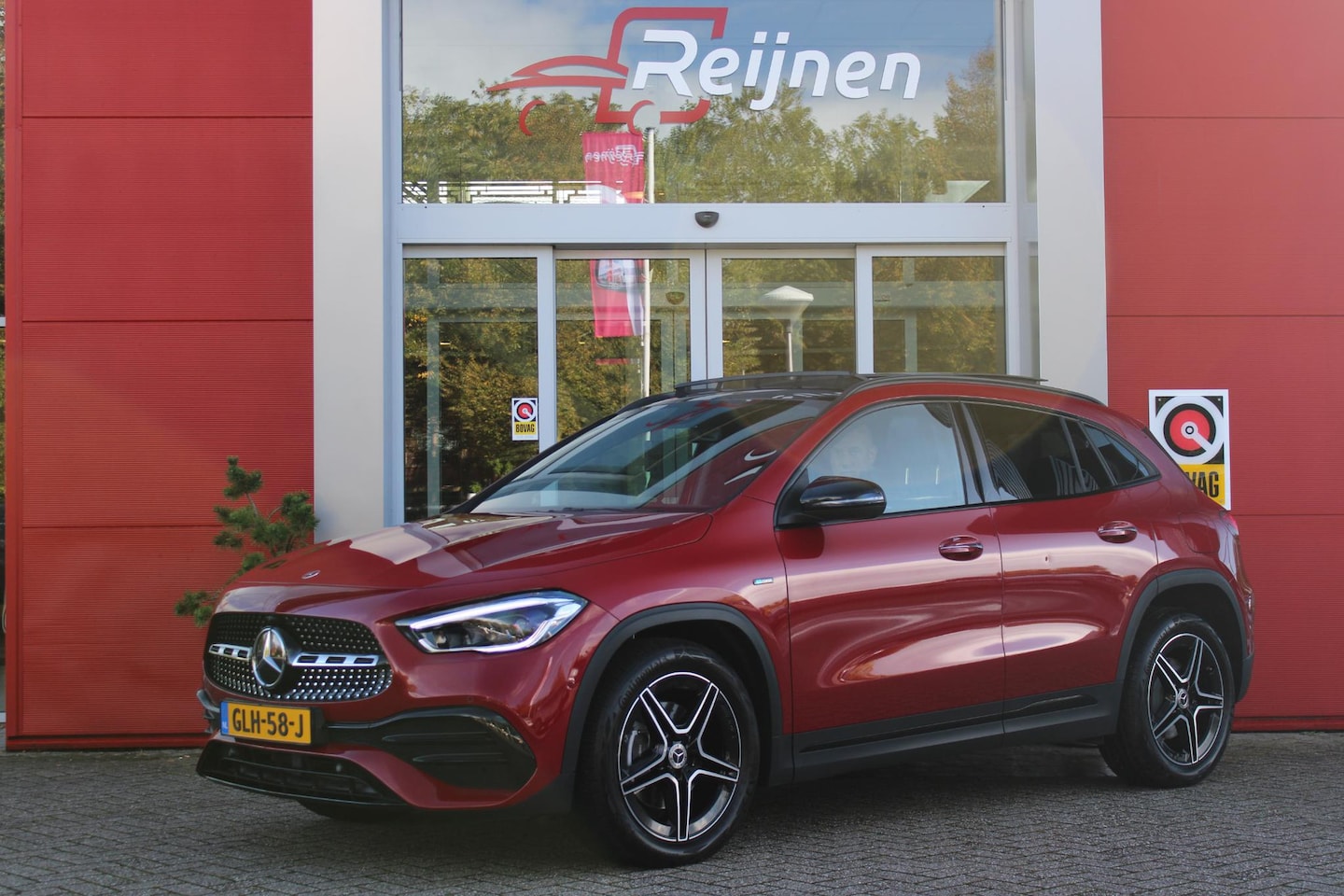 Mercedes-Benz GLA-Klasse - 250 e 218PK AUTOMAAT BUSINESS SOLUTION AMG LIMITED | PANORAMISCH SCHUIF/KANTEL DAK | ELEKT - AutoWereld.nl