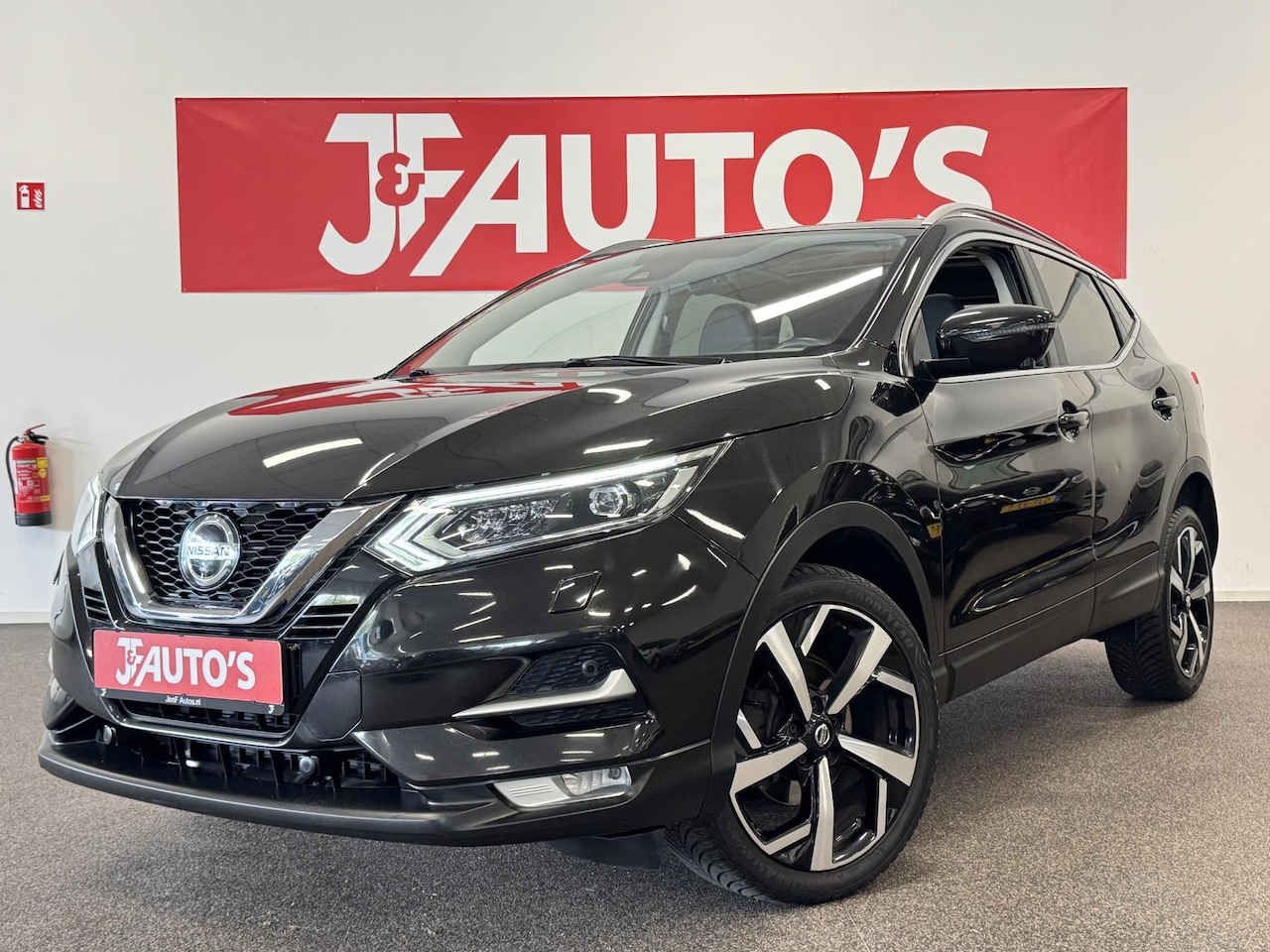 Nissan Qashqai - 1.3 DIG-T Tekna + LEER, PANORAMADAK, NAVIGATIE, 360 CAMERA, LED - AutoWereld.nl