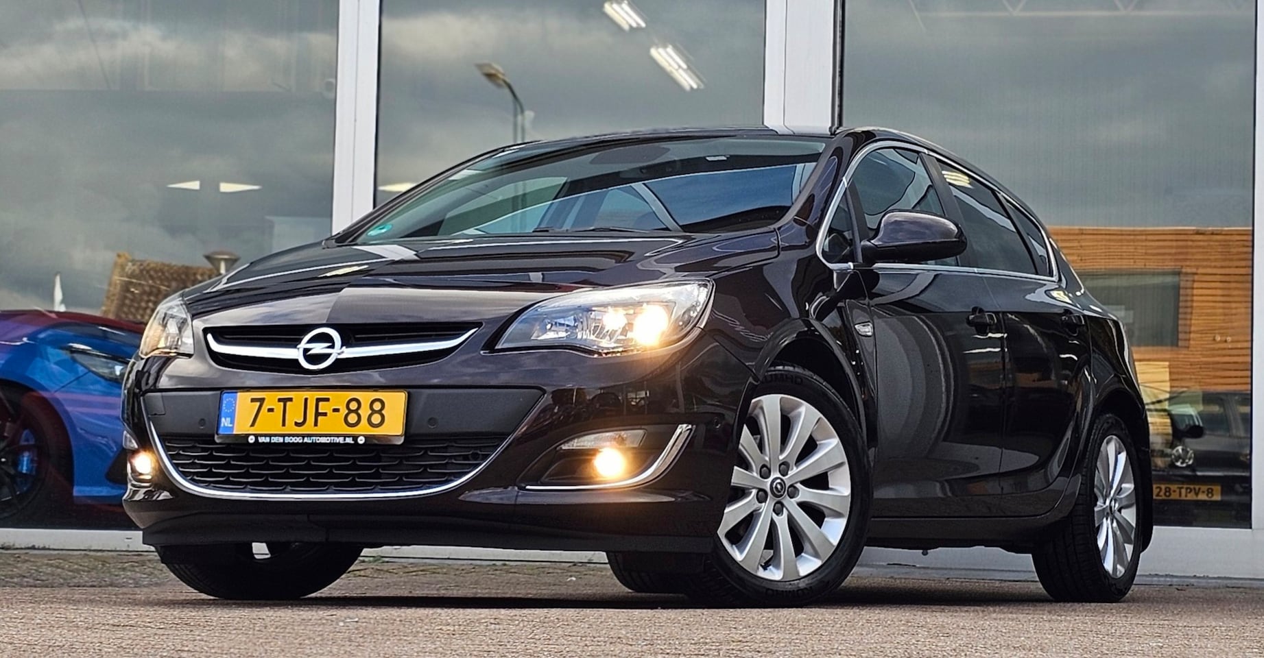 Opel Astra - 1.4 Turbo Cosmo 1e Eigenaar Navigatie Mooi! Nieuwe APK - AutoWereld.nl