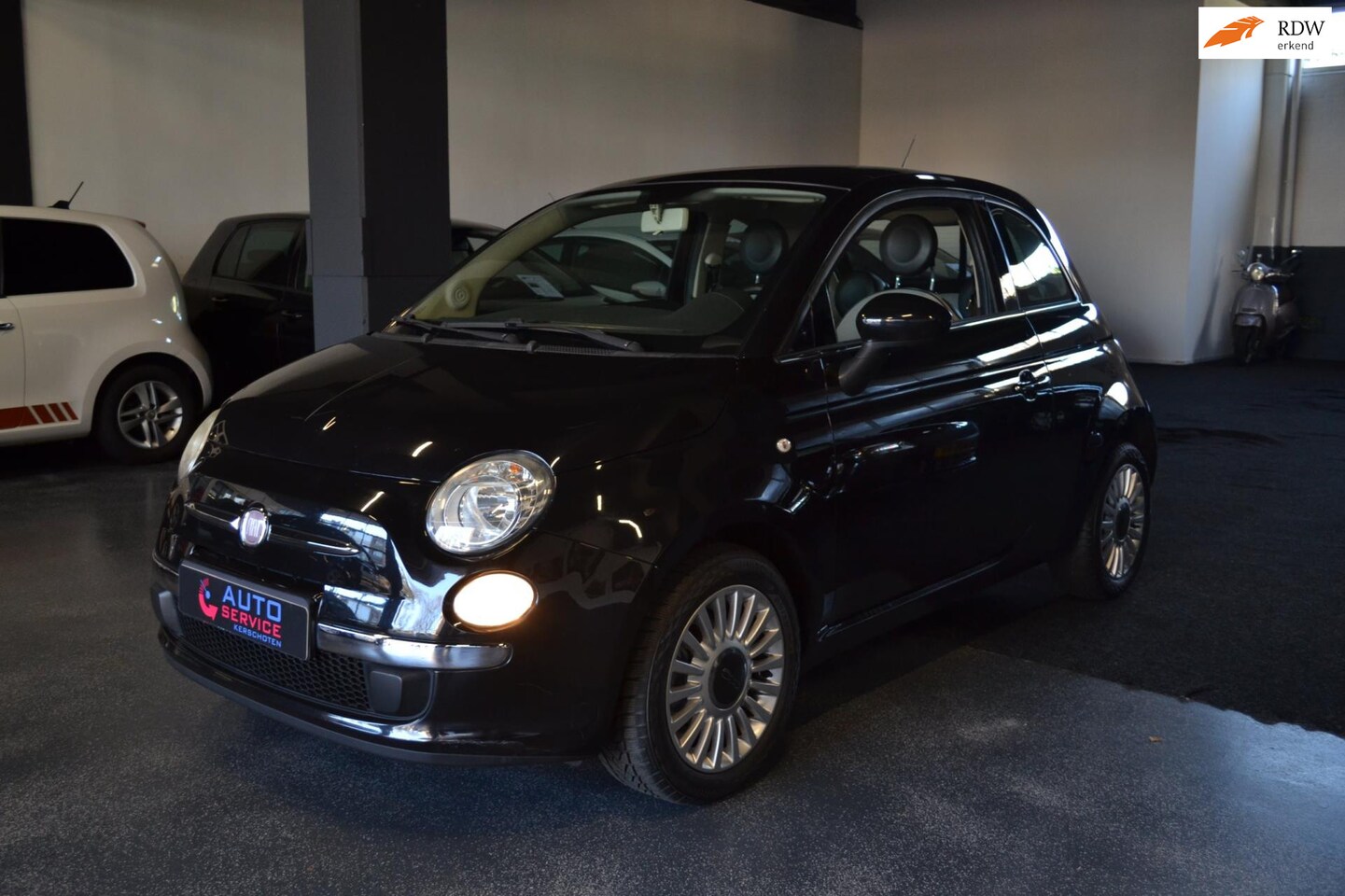 Fiat 500 - 1.2 Lounge AIRCO, GLAZEN DAK, AUX, LMV, MF STUUR! - AutoWereld.nl