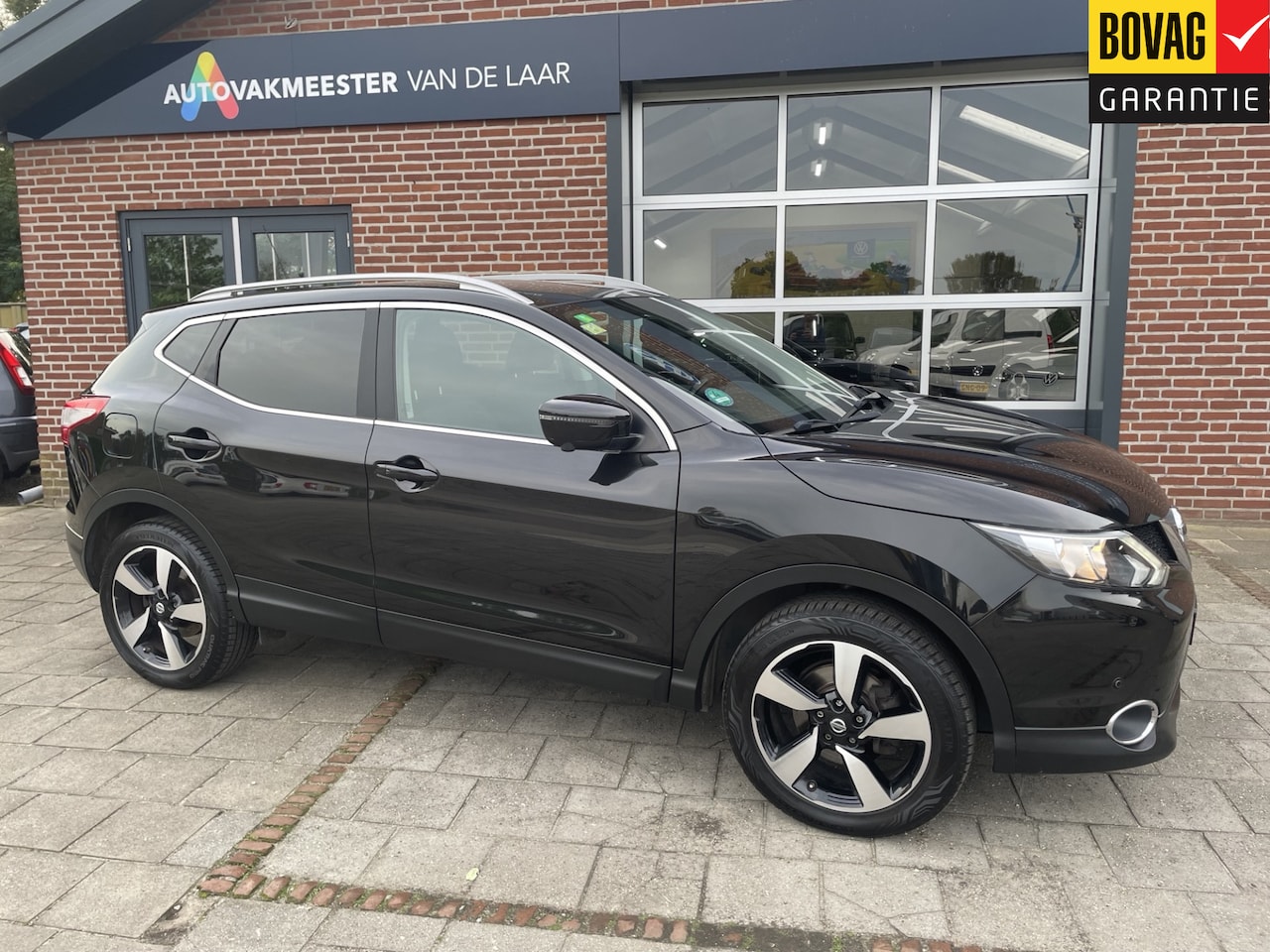 Nissan Qashqai - 1.2 Connect Edition Automaat ( Navigatie, Trekhaak, Panorama, 360 camera) RIJKLAARPRIJS! - AutoWereld.nl