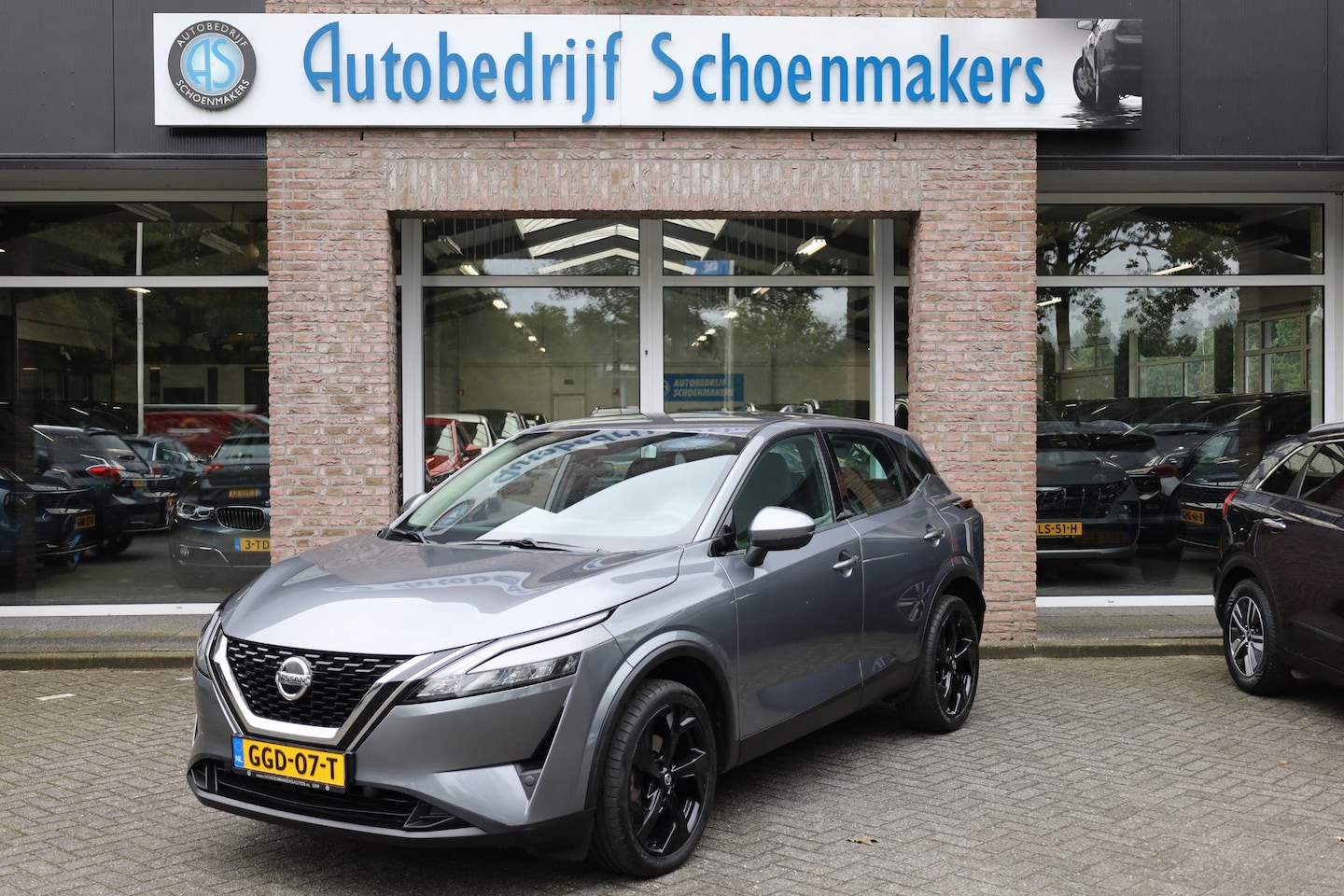 Nissan Qashqai - 1.3 MHEV BLACKLINE! 360CAMERA STOELVERWARMING STUUR+RUITVERWARMING DODEHOEK DAB CARPLAY GS - AutoWereld.nl