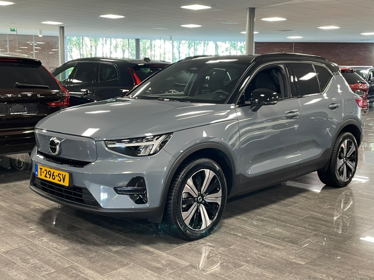 Volvo XC40 - Recharge Core | All Season banden | Stoel en Stuurwielverwarming | Warmtepomp | Parkeercam - AutoWereld.nl