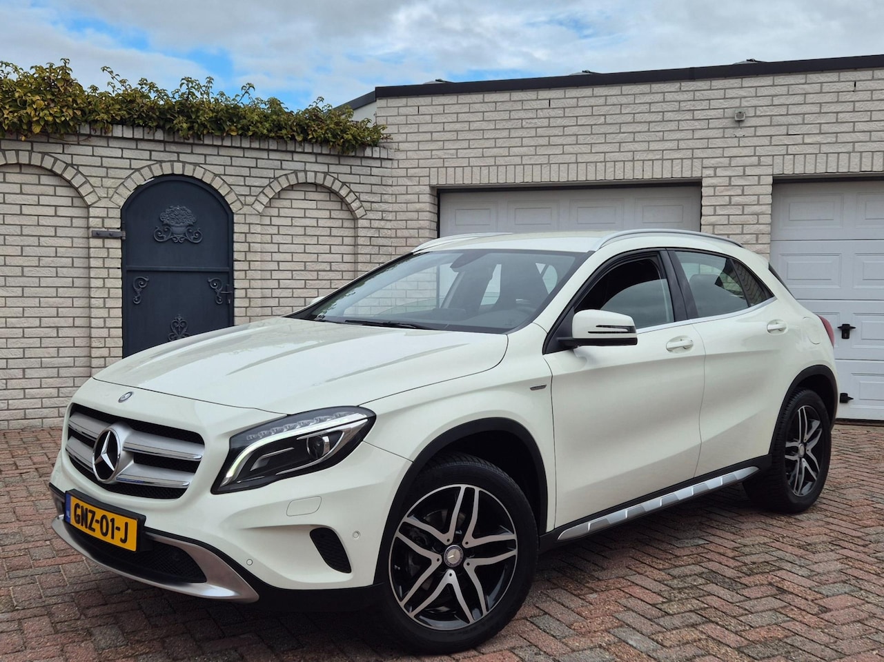 Mercedes-Benz GLA-Klasse - 180 Aut. Airco-Cruise-Navi-Led-Pdc - AutoWereld.nl