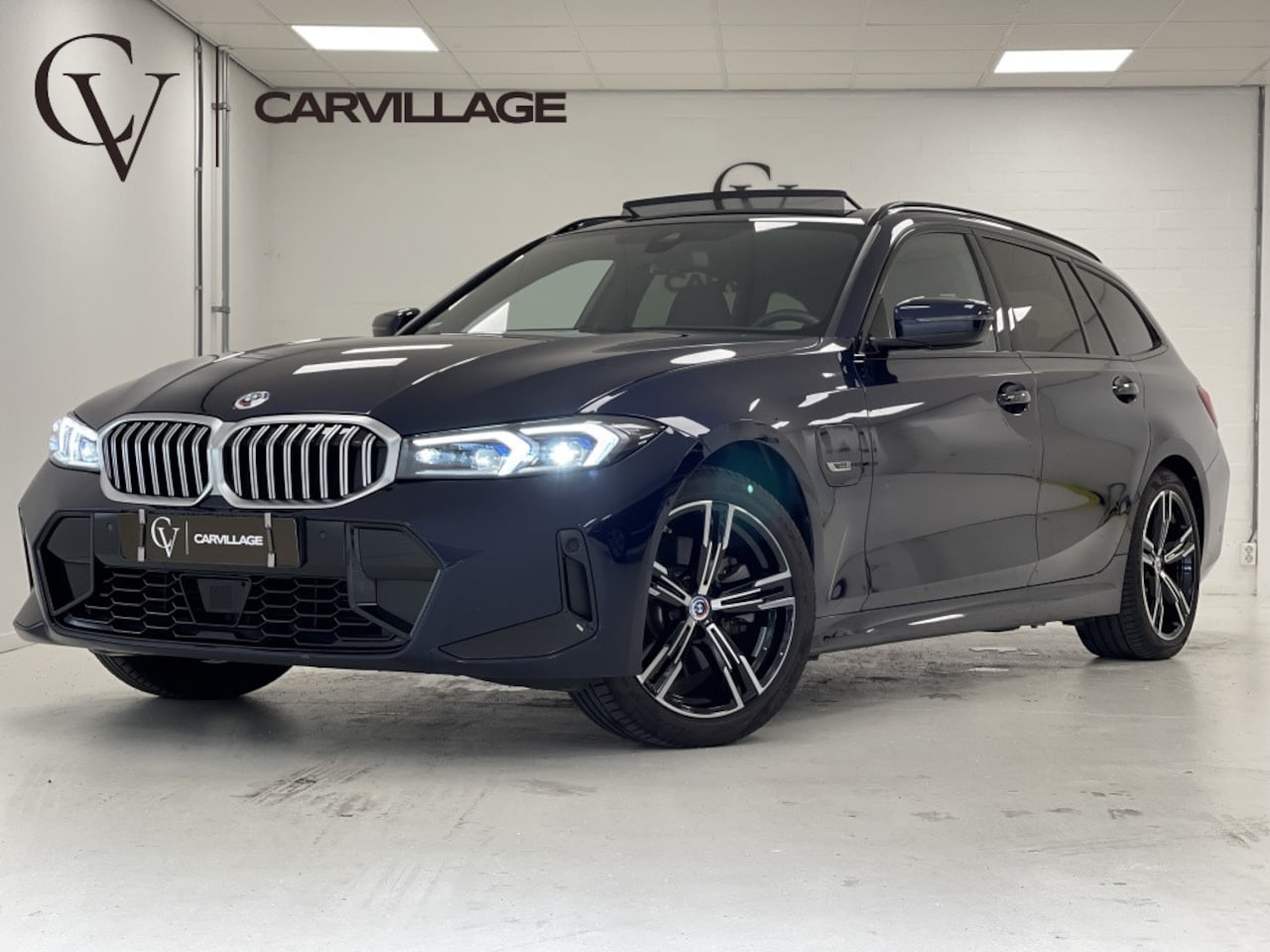 BMW 3-serie Touring - 330e xDrive M-Sport | Adaptief CC | Harman/Kardon | Panoramadak - AutoWereld.nl