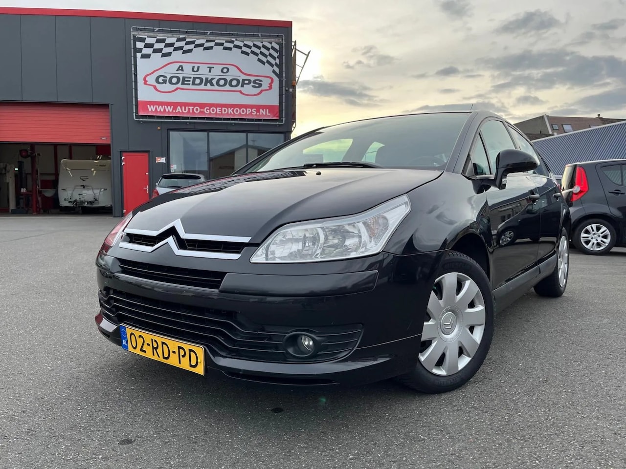 Citroën C4 - 1.6-16V Ligne Prestige 5D. SLECHTS 119dkm. + NAP voor 2650,- euro - AutoWereld.nl