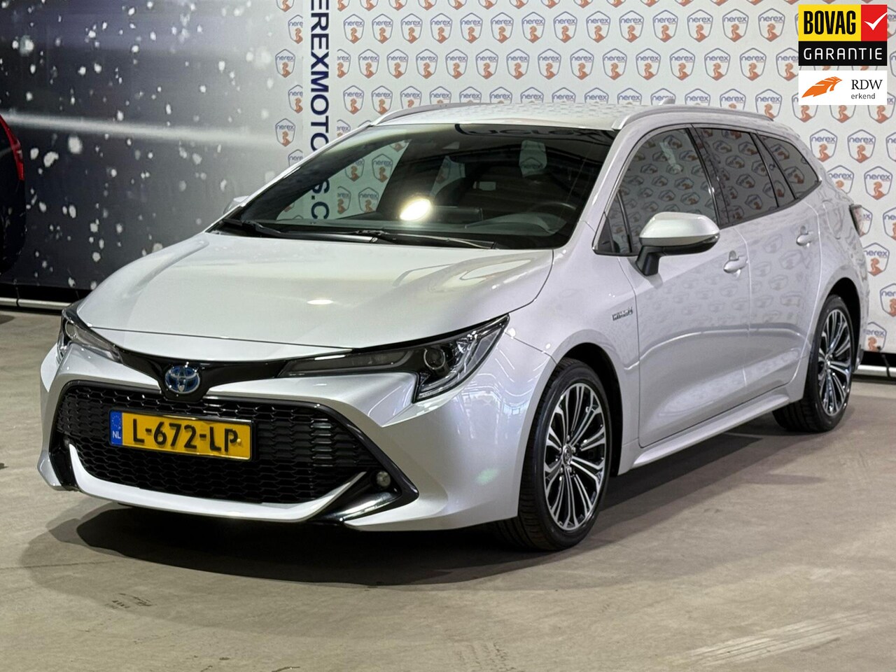 Toyota Corolla Touring Sports - 1.8 Hybrid Style | Camera | Stoelverwarming | Elk. Achterklep - AutoWereld.nl