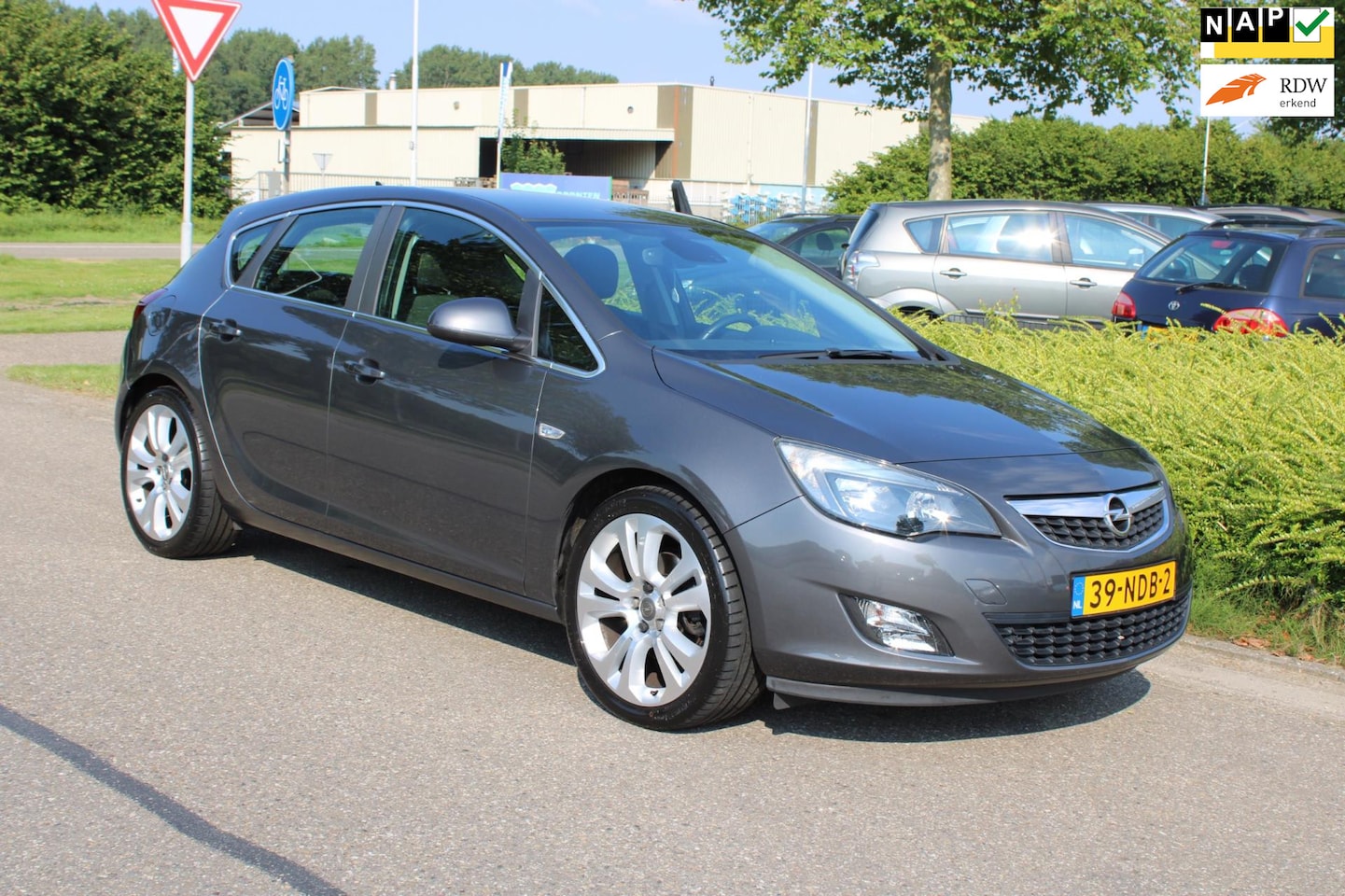 Opel Astra - 1.6i 16v TURBO (180pk) SPORT-uitv/CLIMA AIRCO/19inch LM-VELG/NAVIGATIE/ISOFIX/CRUISECONTRO - AutoWereld.nl