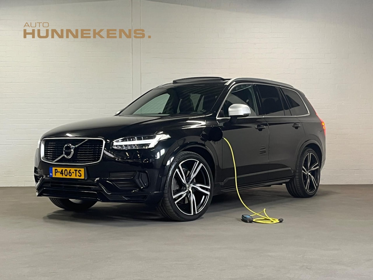 Volvo XC90 - 2.0 T8 Twin Engine AWD R-Design | Luchtvering | Trekhaak | Open dak | Keyless | Bowers&Wil - AutoWereld.nl