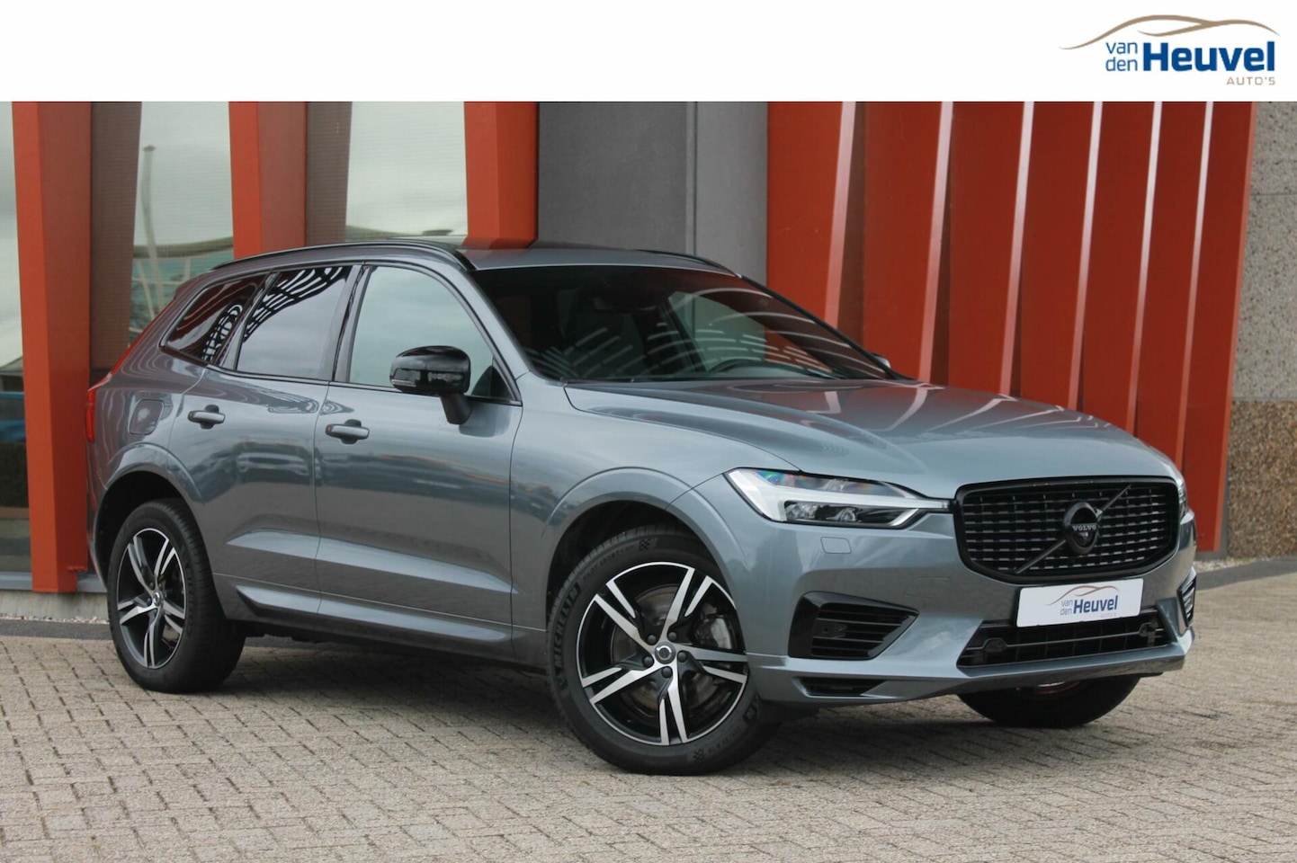 Volvo XC60 - T6 Recharge AWD R-Design| Panoramadak | BLIS | Pilot Assist | Stoelverwarming | HUD | Keyl - AutoWereld.nl