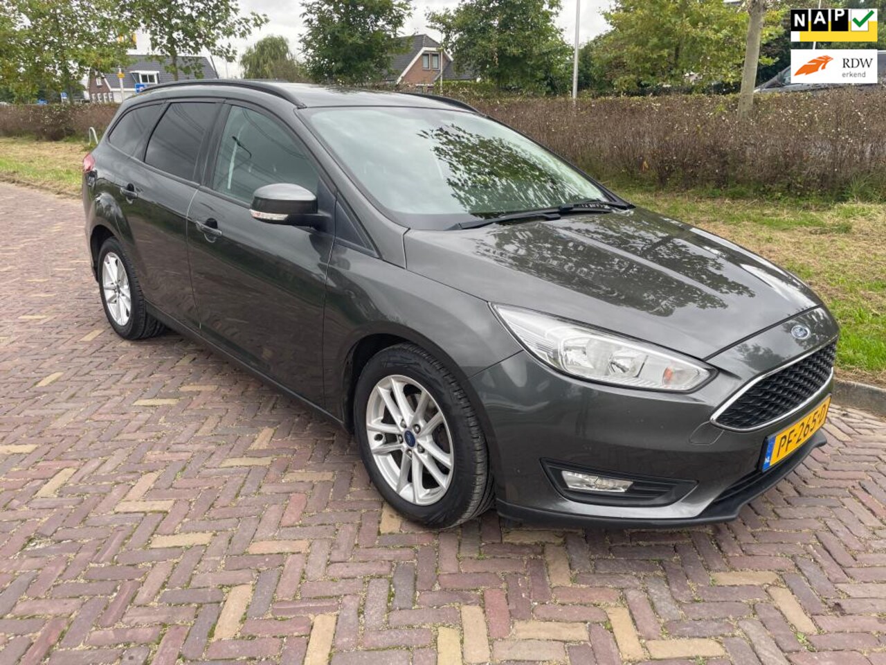 Ford Focus Wagon - 1.0 Lease Edition-Navi- Airco - AutoWereld.nl