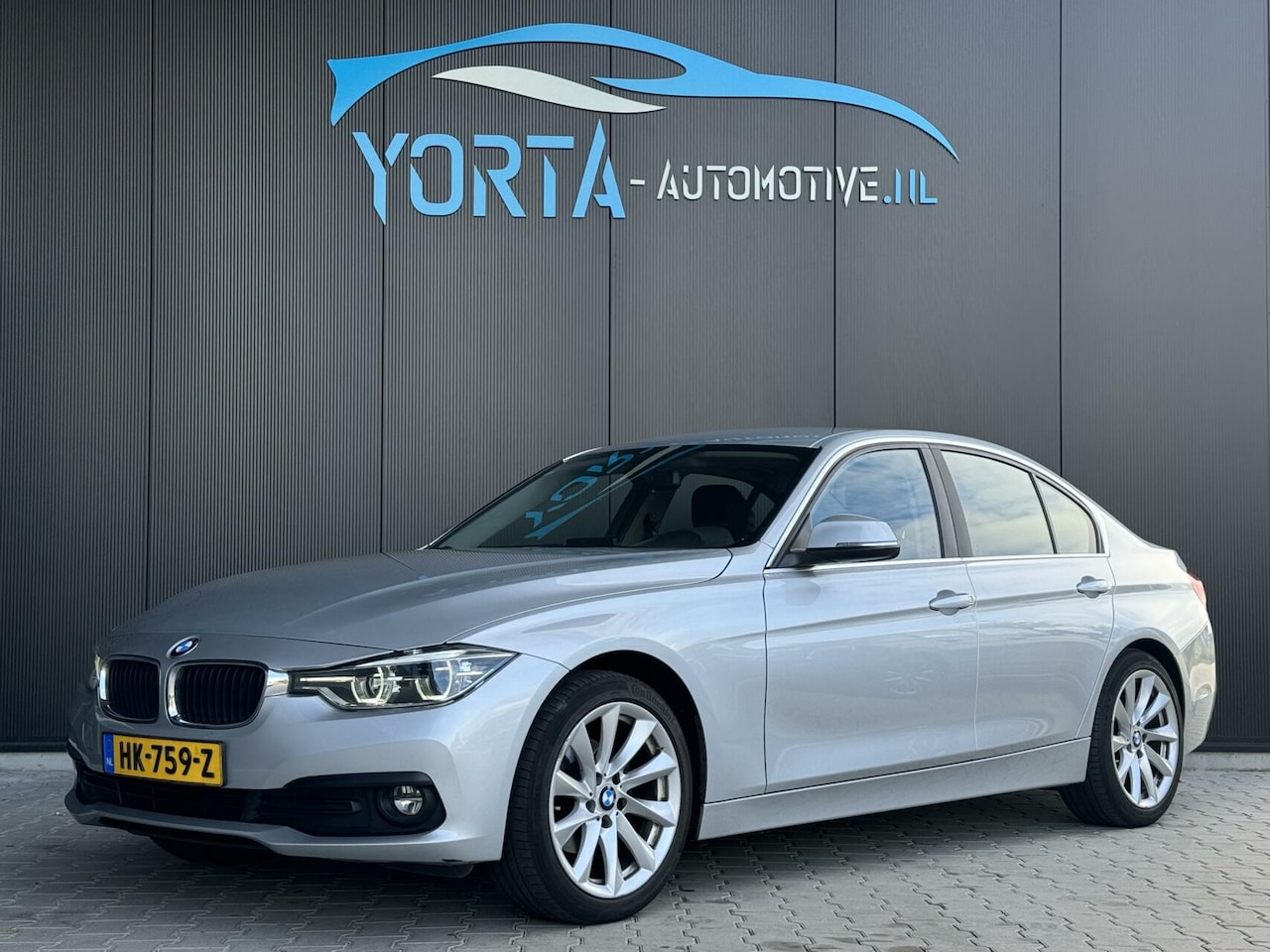 BMW 3-serie - 318i LCI NL AUTO*LED*NAVI*PDC*CRUISE - AutoWereld.nl