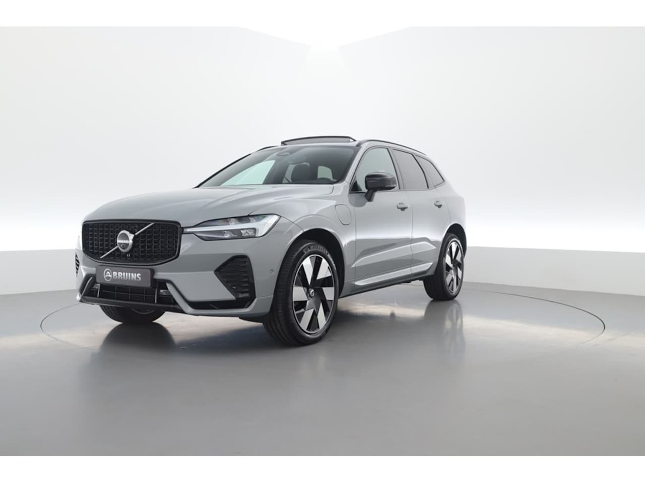 Volvo XC60 - 2.0 455PK T8 Recharge Plus Dark, ACC, Pano-dak, H&K Audio - AutoWereld.nl