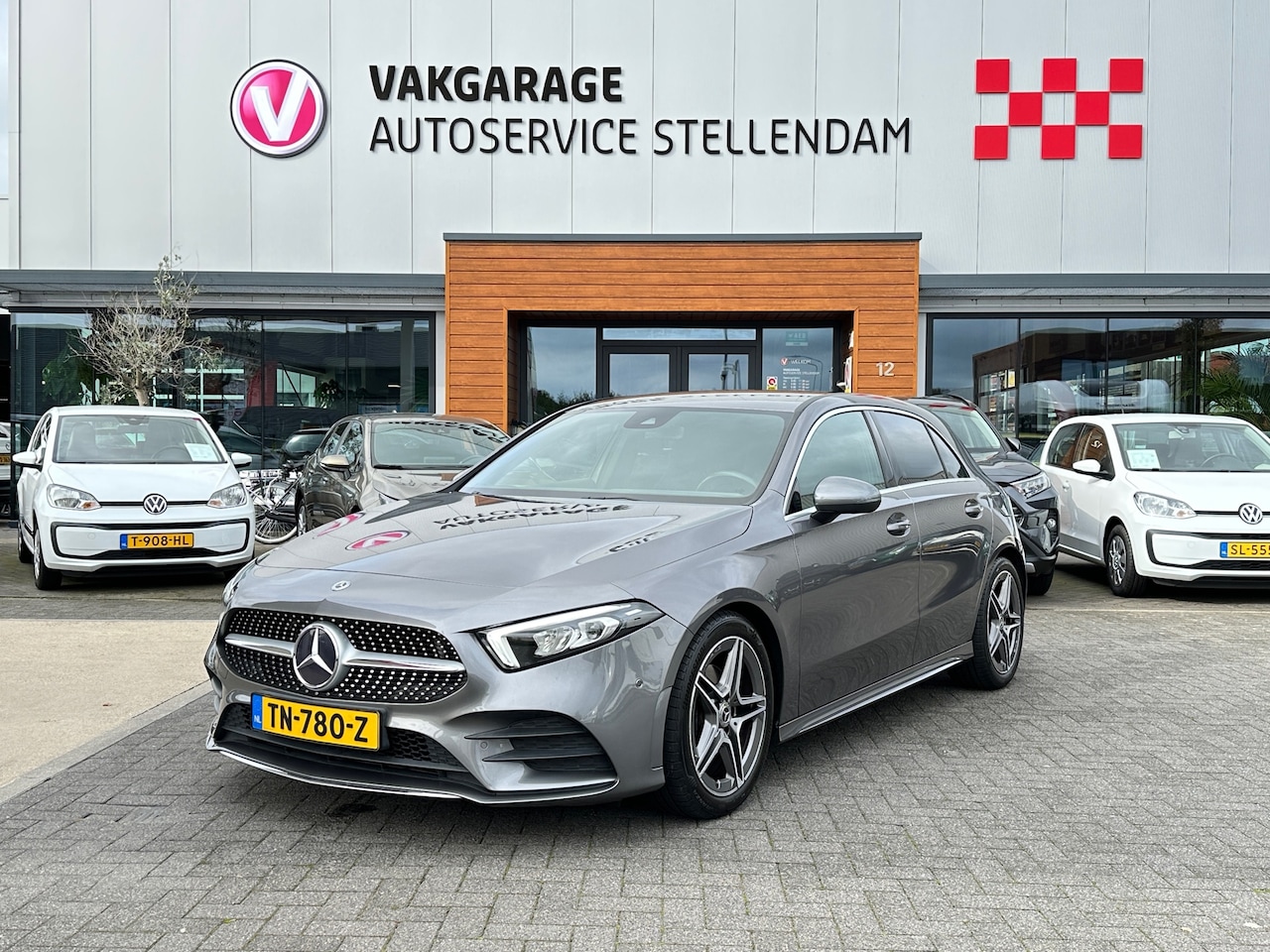 Mercedes-Benz A-klasse - 200 Business Solution AMG Upgrade|NL Auto|163pk|Camera|Navigatie|Stoelverwarming - AutoWereld.nl