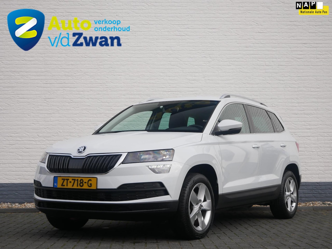 Skoda Karoq - 1.5 TSI Ambition Business/CarPlay/Trekhaak/Nap - AutoWereld.nl