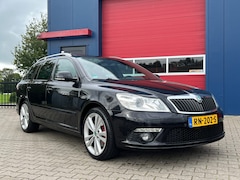 Skoda Octavia Combi - 2.0 TDI RS| Kuipstoelen + Schuif/Kanteldak + Sound system |