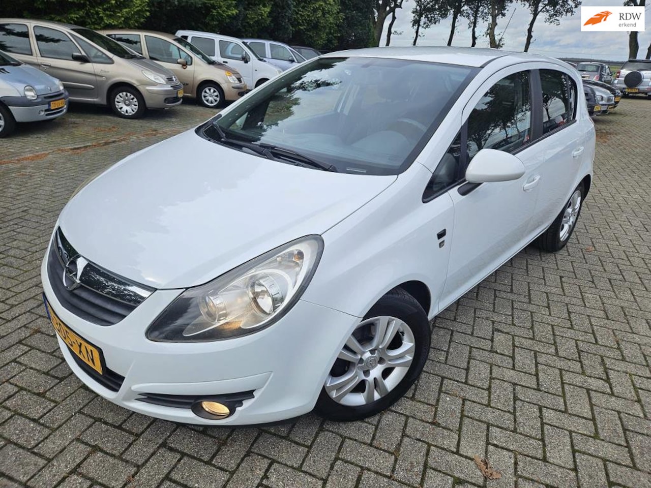 Opel Corsa - 1.4-16V 5 Drs Enjoy. 2010. Airco/Cruise/Fietsendrager. APK 10-2025 - AutoWereld.nl