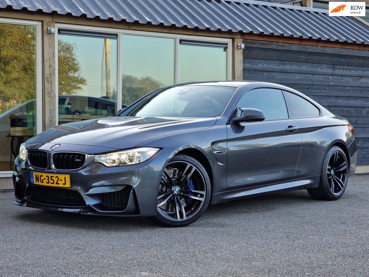 BMW 4-serie Coupé - M4 M4 (M Aerodynamica / Full Led / Leder / Donkere hemel / Zeer netjes!!) - AutoWereld.nl