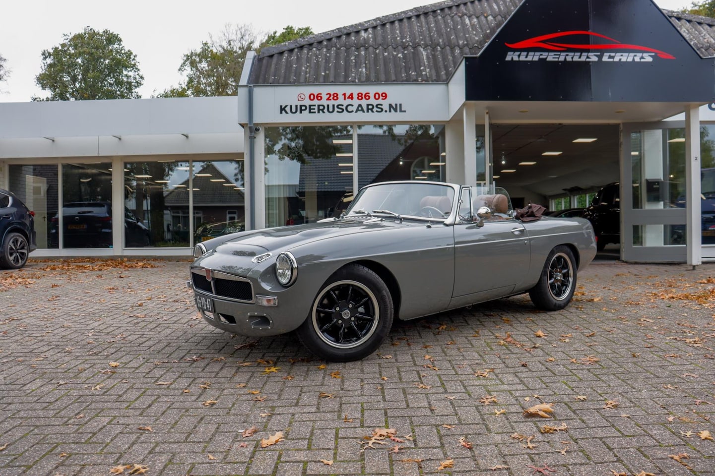 MG B type - 1.8 Roadster gerestaureerd/Nwe motor/Overdrive/v8 wielen - AutoWereld.nl