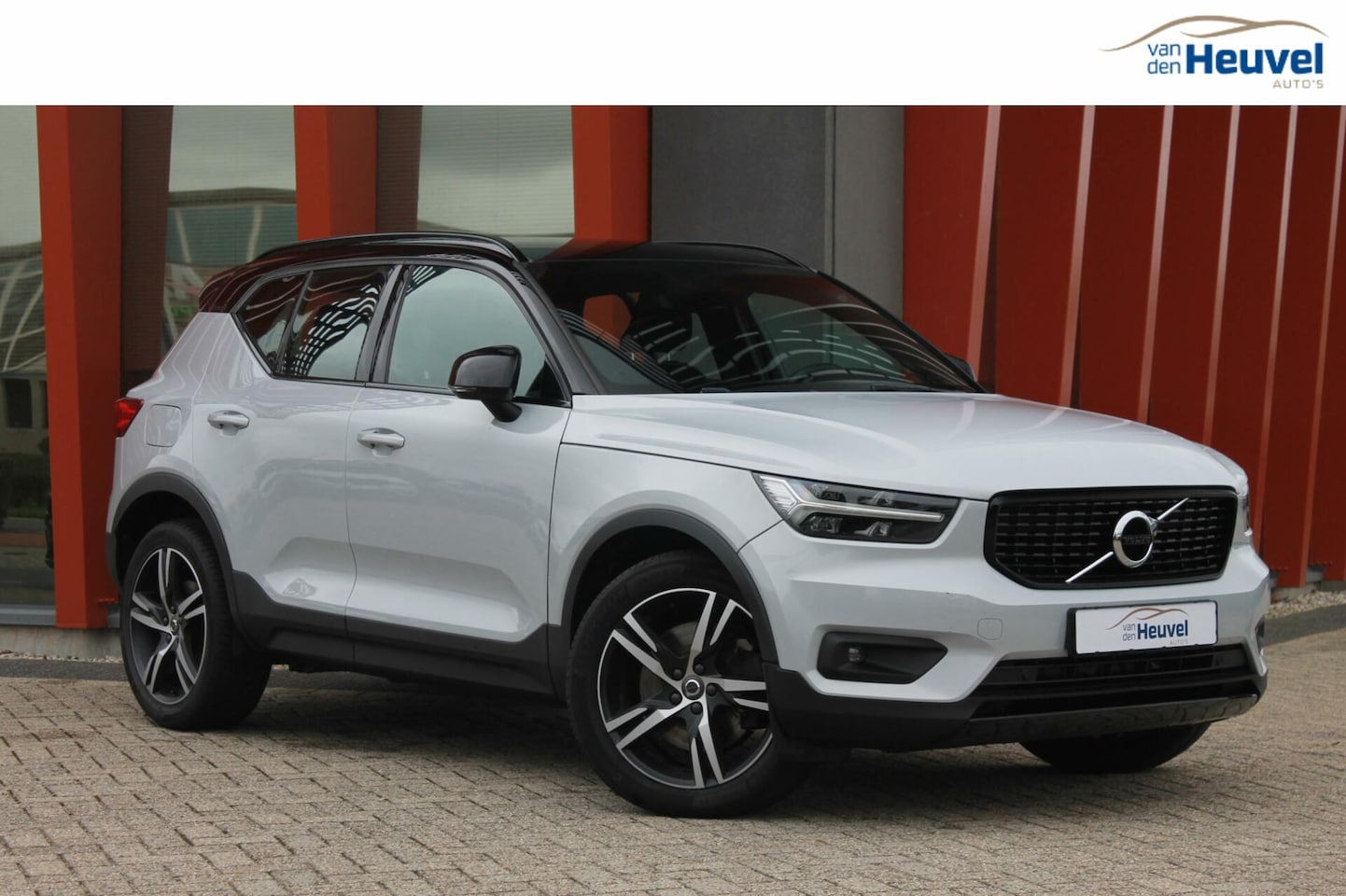 Volvo XC40 - 1.5 T5 Twin Engine R-Design | Lm Velgen| DAB | Apple Carplay | - AutoWereld.nl