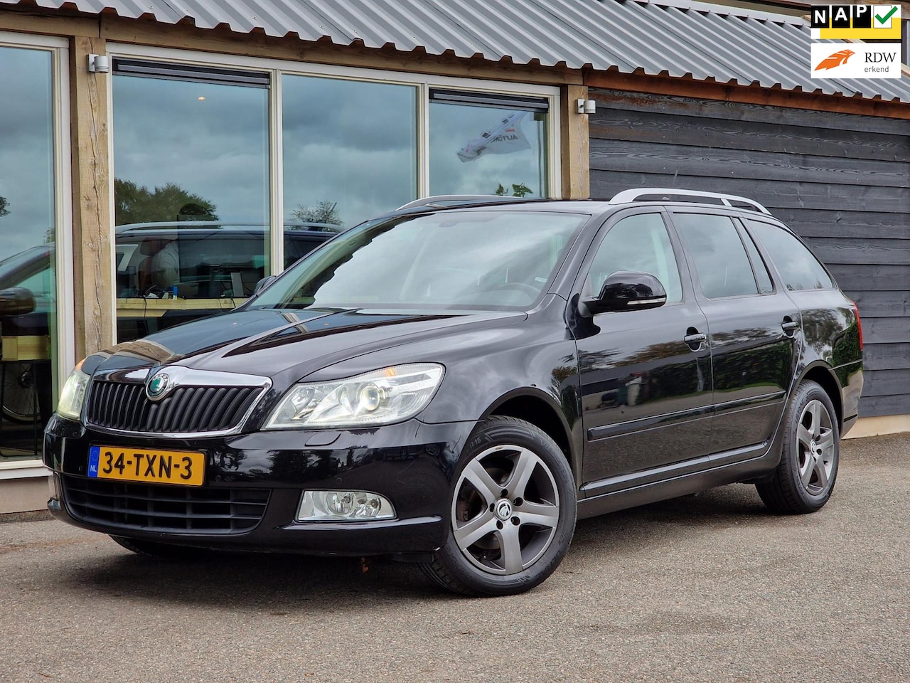 Skoda Octavia Combi - 1.4 TSI Business Line (Ketting vervangen / Trekhaak / Climate / Cruise / Goed onderhouden) - AutoWereld.nl