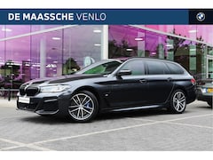 BMW 5-serie Touring - 530e High Executive M Sport Automaat / Panoramadak / Trekhaak / Laserlicht / Parking Assis