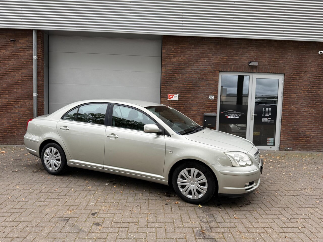 Toyota Avensis - 1.8 VVTi Linea Sol|AIRCO|NIEUWE APK - AutoWereld.nl