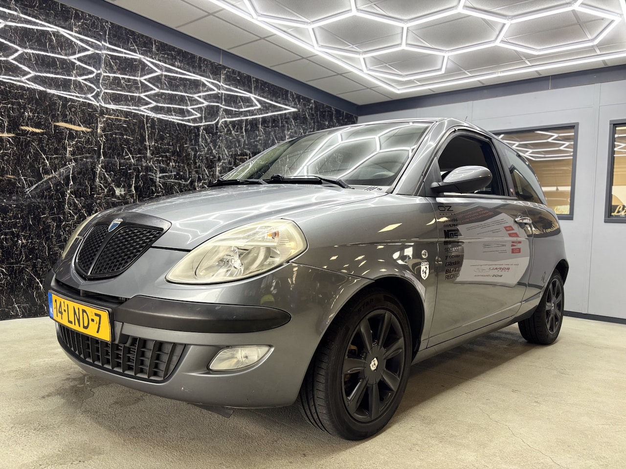 Lancia Y(psilon) - Ypsilon 1.4-16V Argento - AutoWereld.nl