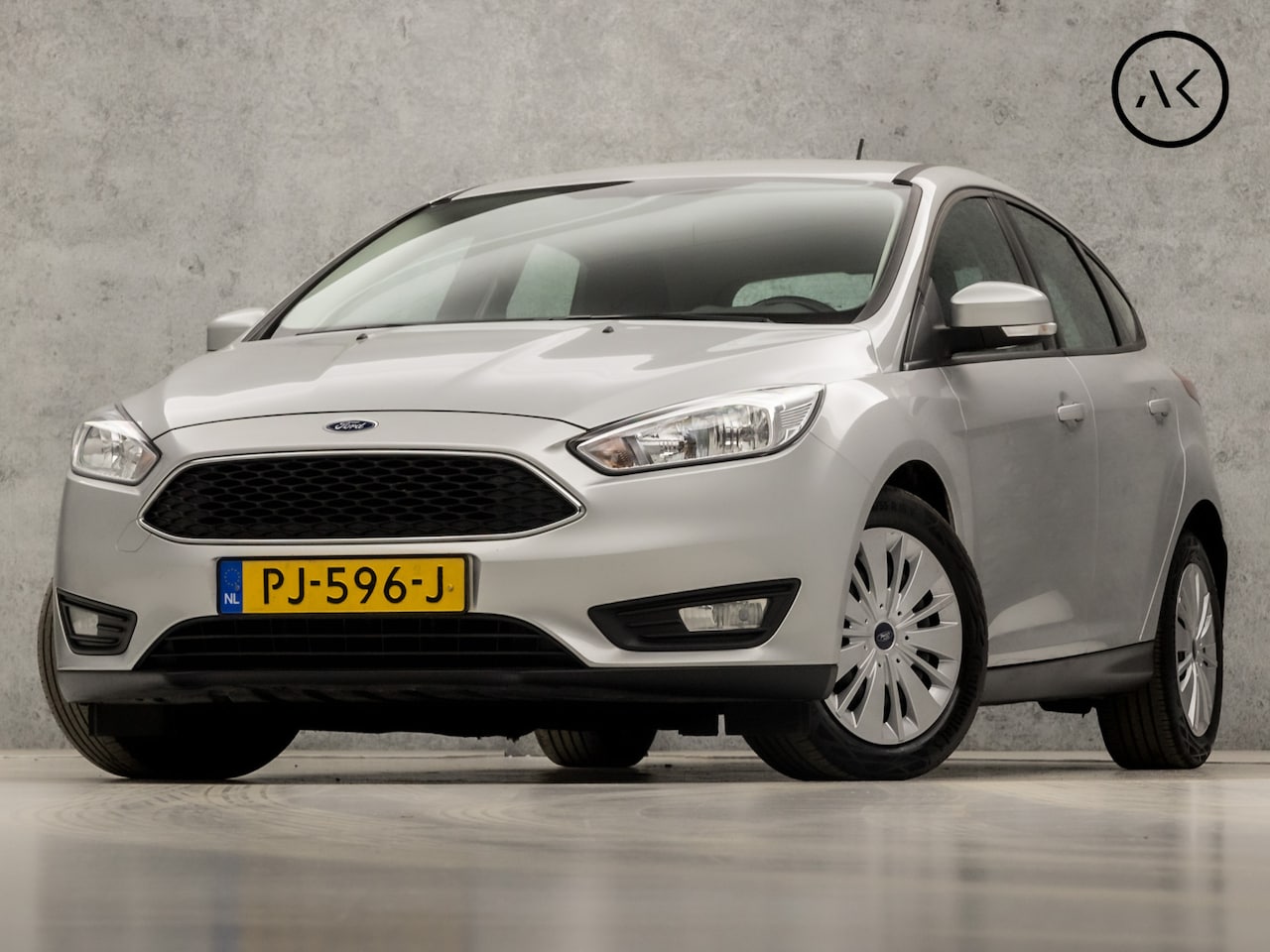 Ford Focus - 1.0 Premium (GROOT NAVI, APPLE CARPLAY, CRUISE, PARKEERSENSOREN, ELEK PAKKET, ARMSTEUN, SP - AutoWereld.nl