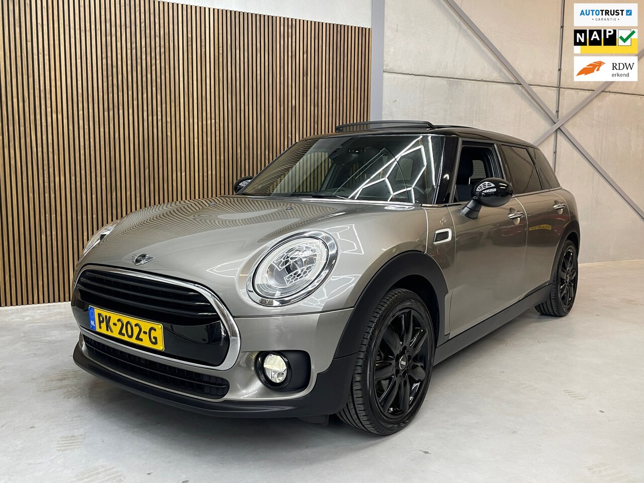 MINI Clubman - 1.5 Cooper Pepper Serious Business Mini 1.5 Cooper Pepper Serious Business - AutoWereld.nl