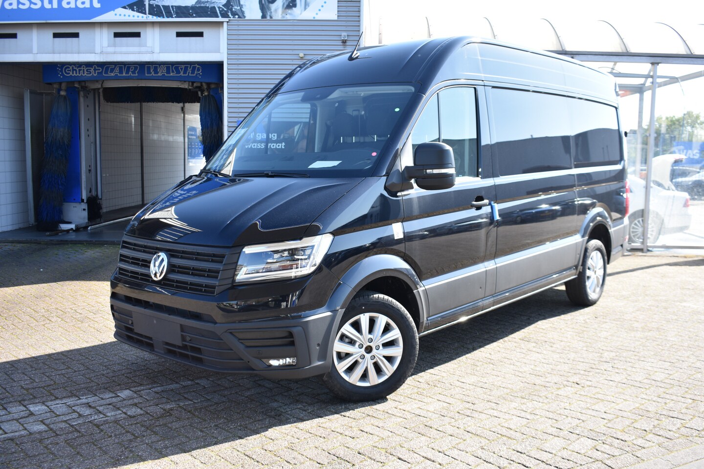 Volkswagen Crafter - 30 2.0 TDI 177 pk Automaat L3H3 Exclusive - AutoWereld.nl