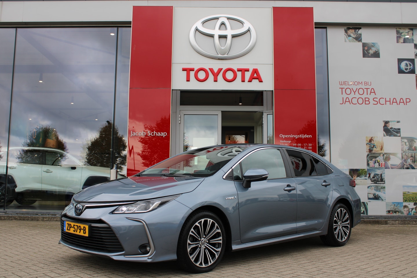 Toyota Corolla - 1.8 Hybrid First Edition Automaat 122pk | Navigatie | Cruise | Dealer-onderhouden | NL-aut - AutoWereld.nl