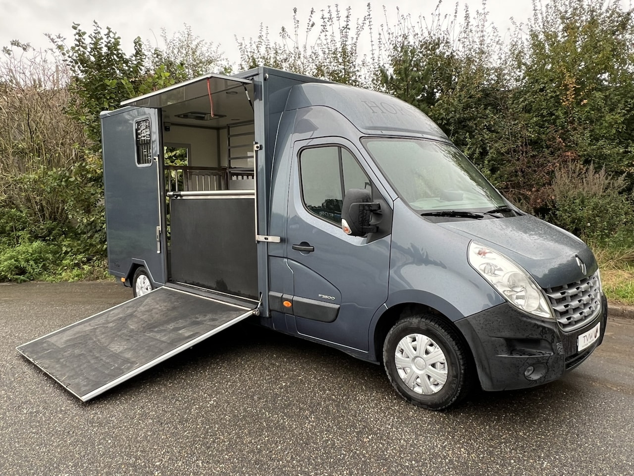 Renault Master - T35 2.3 dCi L4 DL Veewagen / Paardenwagen / TVW HorseTrucks Marge voertuig - AutoWereld.nl