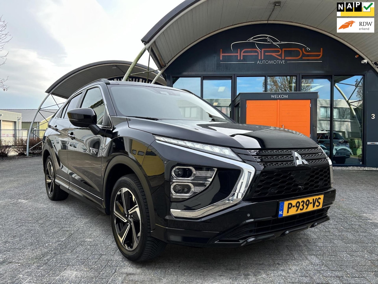 Mitsubishi Eclipse Cross - 2.4 PHEV Instyle Pano Trekhaak NL-Auto 1e Eigenaar - AutoWereld.nl