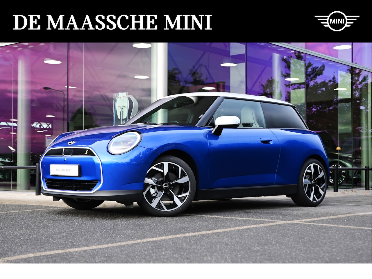 MINI Mini-Electric - Hatchback Cooper SE / Favoured Trim / Pakket XL / 18 inch Slide Spoke 2-tone - AutoWereld.nl