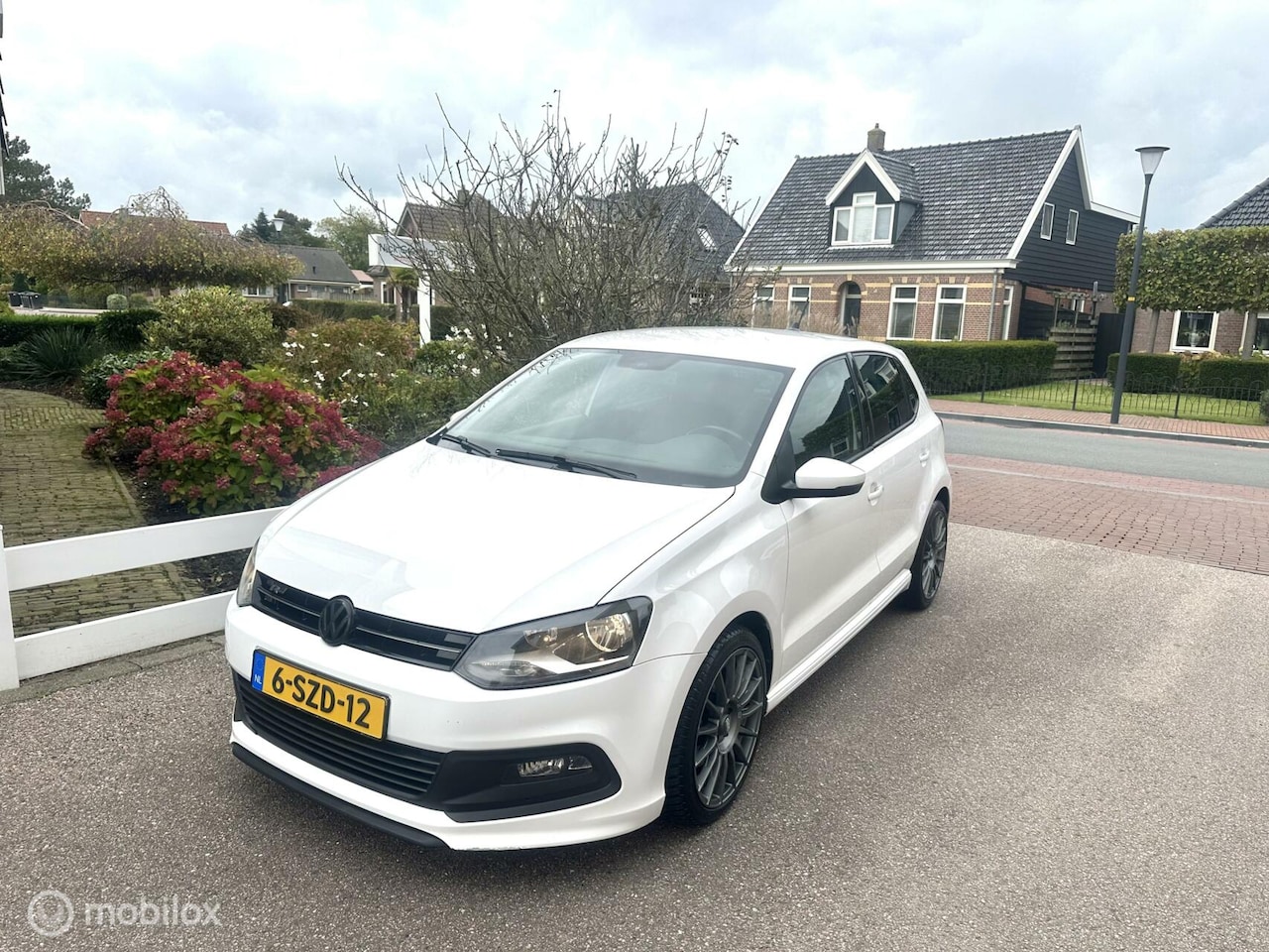 Volkswagen Polo - 1.2 TSI R-line Edition BLUETOOTH CLIMATE CONTROLE PARKEERSENSOREN OZ VELGEN NETTE AUTO!! - AutoWereld.nl