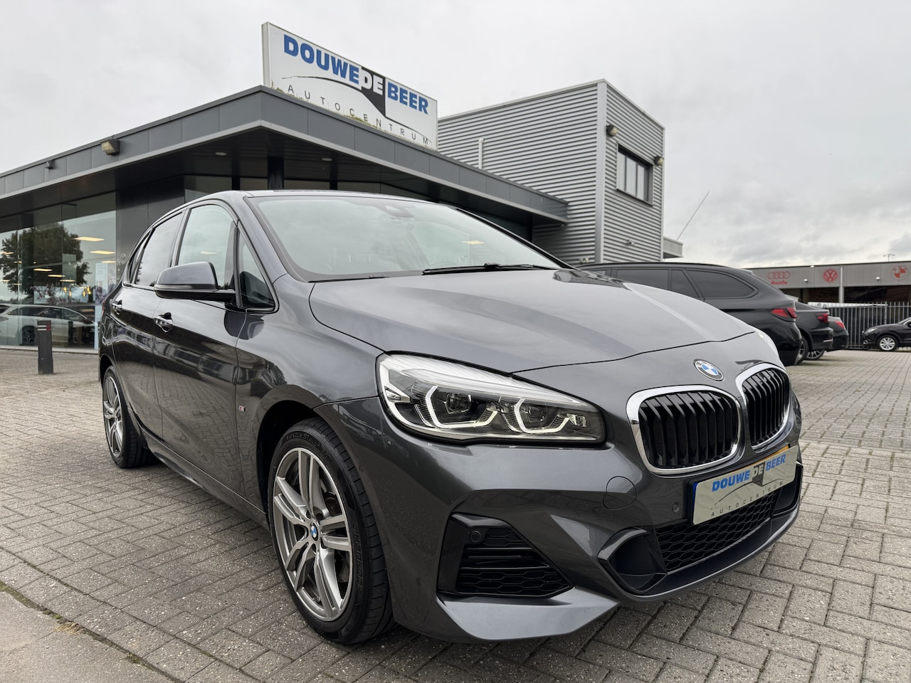 BMW 2-serie Active Tourer - 225xe iPerformance M-Sport HUD | Leer | Harman Kardon | LED - AutoWereld.nl