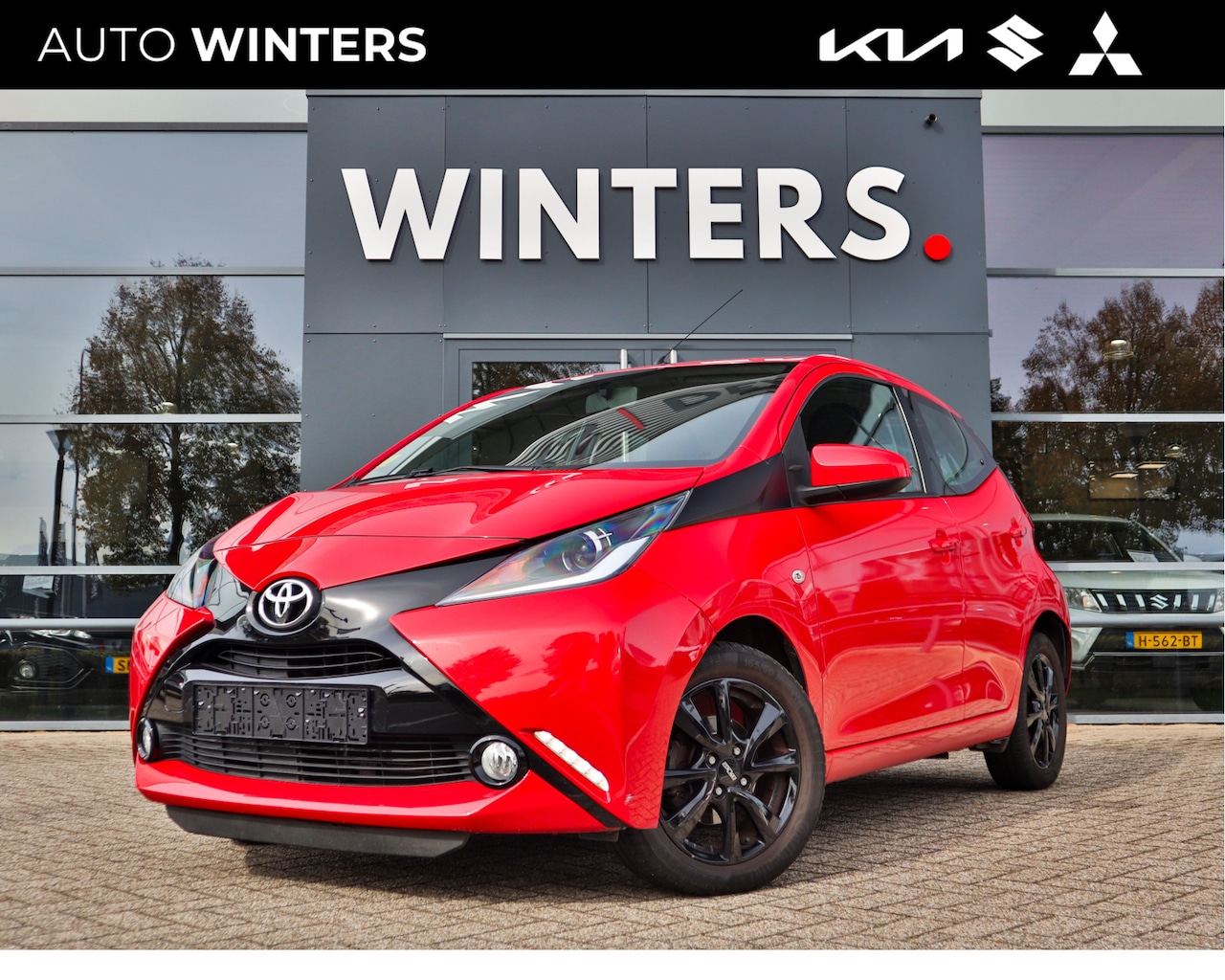 Toyota Aygo - 1.0 VVT-i x-play Radio+BT Airco Elektr.Ramen LED 15"LMV - AutoWereld.nl