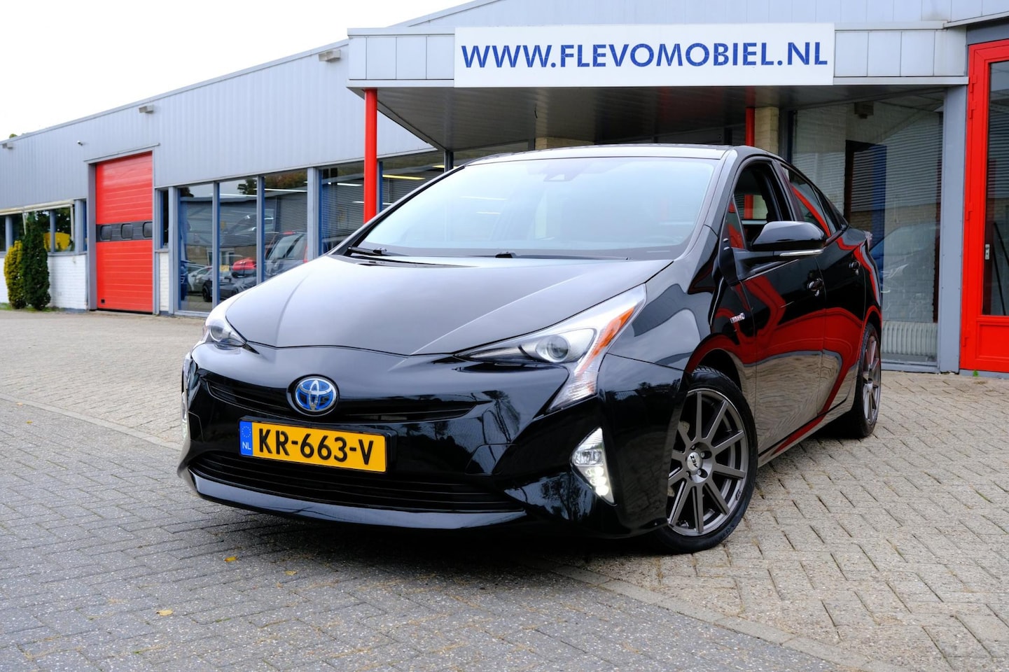 Toyota Prius - 1.8 Hybrid First Edition Aut. Navi|Clima|LMV|Cam - AutoWereld.nl