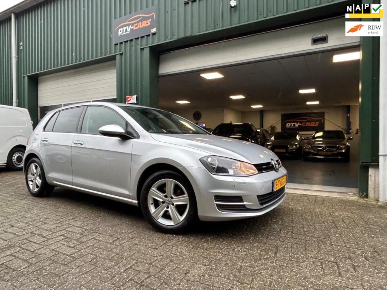 Volkswagen Golf - 1.2 TSI Highline Navi pdc - AutoWereld.nl