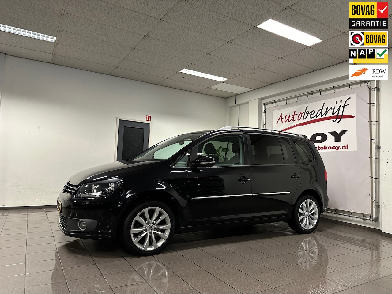 Volkswagen Touran - 1.4 TSI Highline 7p. * Automaat / 7 Persoons / Afn. Trekhaak / Navigatie * - AutoWereld.nl