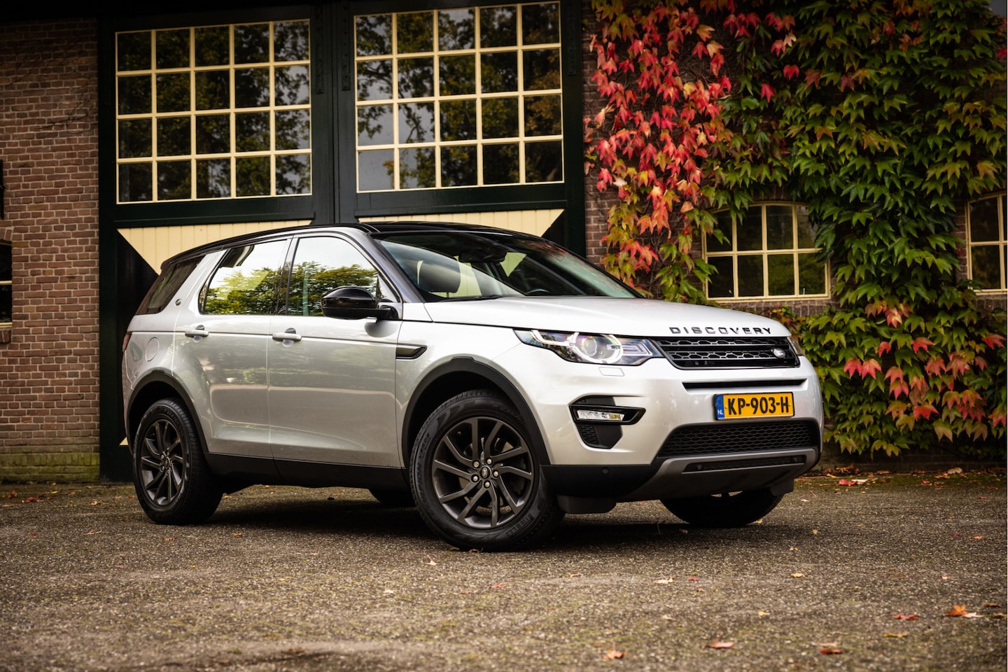 Land Rover Discovery Sport - 2.0 Si4 4WD SE Benzine Zeer nette staat - AutoWereld.nl